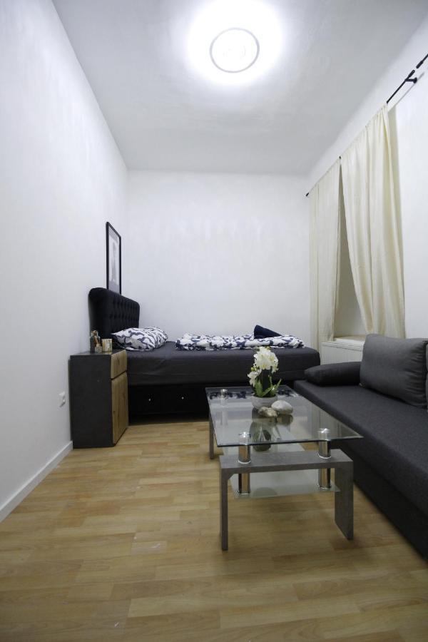 Comfort Triple Room Th Wien Exteriör bild