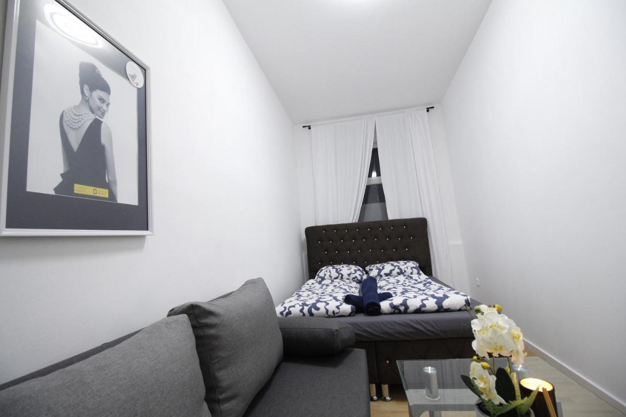 Comfort Triple Room Th Wien Exteriör bild